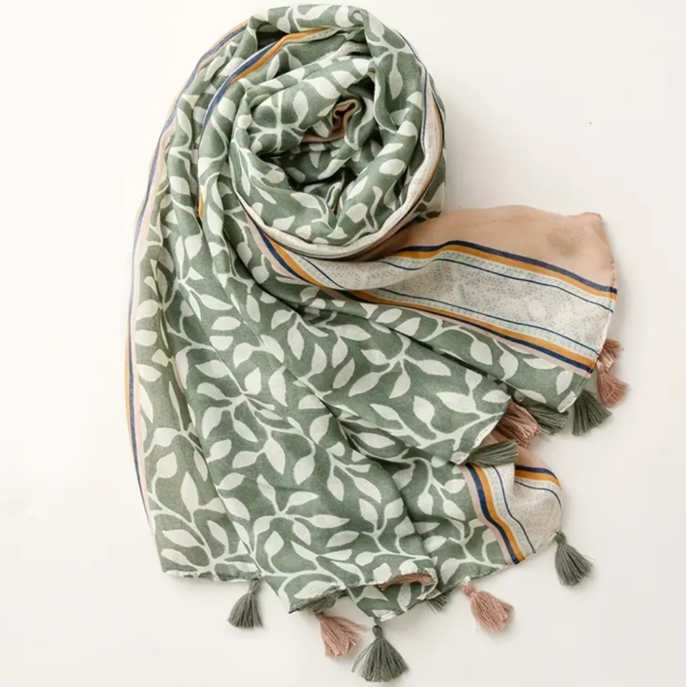 3 / $25 NwT Beautiful Ladies  Floral Shawl scarf wrap Mother's Day - Picture 2 of 2